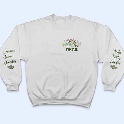 Floral Mama Title - Gift For Mom, Mother, Grandma, Grandmother - Personalized Unisex Sweatshirt